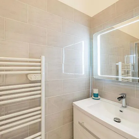 公寓 Beautiful Two Bedroom Near Croisette 戛纳